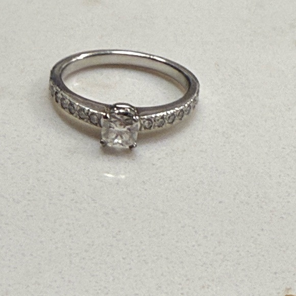 Tiffany and Co .33 carat diamond engagement ring - Picture 1 of 3